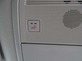 エアバッグ作動時や後突時、もしくは車内のSOSボタンを押した際に緊急通報オペレーターに連携し、救急・警察を手配します。更にオペレーターにも連携、お客様のご要望に応じてロードサービスの手配を行います。