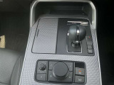 電動パーキングブレーキとオートホールド機能付きです。