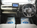 運転にかかわる様々な操作を安全に行えるように視点移動が少なく、操作性に配慮されたスイッチ類が凝縮されたコクピットです。