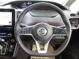 運転が楽しくなる明るく開放的な運転席まわりです。