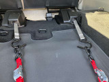 車椅子を上げるときに使用できるフックです。