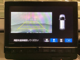 バックでの車庫入れも安心です! リアカメラが付いているバックモニター付のナビを装備しております。バンパーについているソナーや、操作線もついており距離感も画面から確認できます。