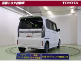 道路標識をディスプレイで確認できる【ロードサインアシスト】で見落とし防止をサポート。障害物や歩行者などを検知、警告する【クリアランスソナー】がトラブルを未然に防ぐサポートをします。