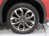 タイヤサイズは(225/55R19)でアルミホイールです。