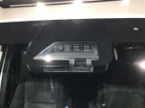 【衝突被害軽減ブレーキ】前方の車両や横断する歩行者などを検知した時、衝突回避や被害軽減をサポートします。