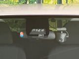 【トヨタセーフティセンス】走行中に前方の車両等を認識し、衝突しそうな時は警報とブレーキで衝突回避と被害軽減をアシスト。より安全にドライブをお楽しみいただけます。