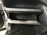 グローブボックス。