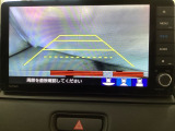 バックでの車庫入れも安心です! リアカメラが付いているバックモニター付のナビを装備しております。操作線もついており距離感も画面から確認できます。