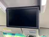 【フリップダウンモニター】大画面モニターで後席でもエンタメをお楽しみいただけます。小さなお子様にも大人気の装備です♪