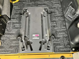 車いす用固定装置2基です。
