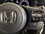 ハンドルにHondaセンシング系のクルーズコントロールやレーンキープアシストなどのスイッチが装備されています。ハンドルから手を離さず安全に操作できます。