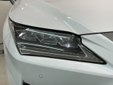 LEDヘッドライトは、点灯の瞬間から最大光量を発揮し、突然暗くなるトンネルなどでの安定感を高めます。