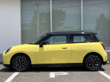 MINI NEXT2年間走行距離無制限保証、安心もMINIクオリティ。MINIを熟知したメカニックによる100項目の納車前点検。交換基準に達した部品があれば、MINI純正部品だけを使用し整備した後にお引渡しします。