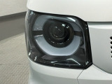 LEDヘッドライトは、点灯の瞬間から最大光量を発揮し、突然暗くなるトンネルなどでの安定感を高めます。