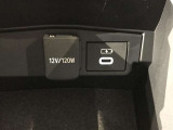 アクセサリーソケット/充電用USBポート。