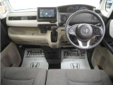 運転にかかわる様々な操作を安全に行えるように視点移動が少なく、操作性に配慮されたスイッチ類が凝縮されたコクピットです。