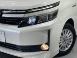 【LEDヘッドライト】悪天候や夜間走行時も良好な視界を確保し安心して運転できる高輝度LEDヘッドライトを装備!点灯速度が早く、消費電力も抑えられています。