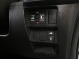 【両側電動スライド】スライドドアは両側電動スライドドアになっております。運転席からの開閉も出来、リモコンキーでも離れたところから開閉出来ますので大変便利な装備です。