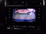 バックカメラの画像です。ガイドラインがスムースな車庫入れをサポートいたします。車庫入れの安心感がアップしますね。