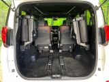 【パワーバックドア】スマートキーや運転席のボタンを押すだけでリアゲートが自動で開閉します!荷物を持っている時や、高い位置にあるバックドアを閉める際に便利な機能です♪