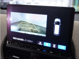 ◆リアワイドカメラシステム◆3種類の表示で後方確認をサポート♪セレクトレバーを「R」の位置に入れるとカメラ画像に切り替え。ノーマルビューでは従来のリアカメラと同様の標準的なビューで表示します!