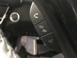 ステアリングスイッチ付き。前方から目を離すことなく操作することが可能です。