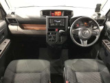 高いホールド性で運転姿勢が安定します。長距離ドライブでも疲れにくいのが魅力です。快適なドライビングライフをお送りください♪