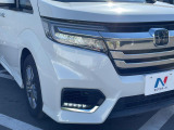 【LEDヘッドライト】悪天候や夜間走行時も良好な視界を確保し安心して運転できる高輝度LEDヘッドライトを装備!点灯速度が早く、消費電力も抑えられています。