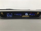 シンプルで見やすいメーターまわり。視認性が高く、運転中も情報がひと目で確認できます。