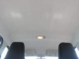 天井の状態も良好です。タバコを吸っていた車は、天井の色が変色してしまっているものもあります。中古車探しの際は、天井の状態も重要なポイントですよ!