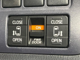 【両側パワースライドドア】スマートキーや運転席のスイッチで後席両側スライドドアの開閉が可能♪電動だから力を入れてドアを開ける必要が無く、小さなお子様でも簡単に開け閉めでき快適です♪