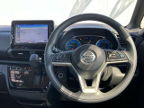 使いやすく安全な操作性と良好な視界を実現した運転席!