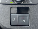 ★電動パーキングブレーキ★スイッチで作動・解除。「P」シフトで自動作動、「P」シフト以外にシフトで解除されるオート機能!