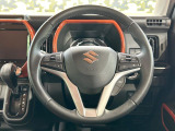 インテリアに合わせたデザインのステアリングは、運転される方のことも考え、運転しやすい形状、大きさです。是非一度、実際に触ってお確かめください。