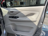 窓の開閉も楽々♪大きなサイドウィンドウは見晴らしのよさ、運転のしやすさを実感できます。