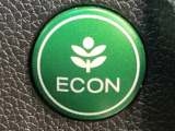 ★ECONスイッチ★ エコドライブを加速しよう!スイッチをONにすると、運転の仕方によるロスを抑え込み燃費をよくするようクルマが頑張ります(*^ー^*)燃費向上にチャレンジ♪
