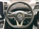 インテリアに合わせたデザインのステアリングは、運転される方のことも考え、運転しやすい形状、大きさです。是非一度、実際に触ってお確かめください。