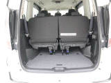 8人乗車時のラゲージスペースです。シートアレンジも出来て天井も高めなので多くのお荷物が積み込めそうですね!
