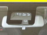 【スズキ セーフティサポート】走行中に前方の車両等を認識し、衝突しそうな時は警報とブレーキで衝突回避と被害軽減をアシスト。より安全にドライブをお楽しみいただけます。
