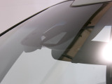 ホンダセンシング搭載。誤発進抑制機能・路外逸脱抑制機能・歩行者事故低減ステアリング・車線維持支援システム・先進車発進お知らせ機能など多彩な先進安全機能でより安全で快適なドライブを支援します。