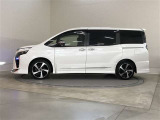 両側パワースライドドア付きだから、狭い駐車スペースなどでの 乗り降りラクラク!小さなお子さまのいるご家庭には嬉しい装備。