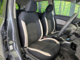 運転席まわりには十分なスペースがあり、大柄な方でもゆったり運転していただける環境です。