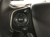 ステアリングスイッチ付き。前方から目を離すことなく操作することが可能です。