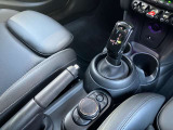 弊社お客様より頂いた下取車やデモカーが在庫の殆どを占めています。車の経歴や整備記録が分かり、ご安心してお車をお選び頂ける正規ディーラーならではのラインナップでございます。