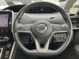 手元でナビの音量調整等が出来るのでナビの操作によるわき見運転を防止することが出来ます。