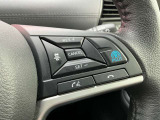 高速道路などの自動車専用道路で、アクセル、ブレーキ、ステアリングを自動制御してドライバーを支援する運転支援システムです。渋滞走行や長距離巡航時の疲労を大幅に軽減し、車線中央の維持や前車追従、を行います