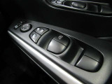 全席パワーウィンドウスイッチ★運転席はワンタッチで開閉可能です♪