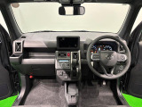 美しいデザインの運転席空に加えてUV&IRカット機能付きフロントガラスの面積や位置取りが良く、前方・右前・左前方向の視認性がいいですよ!