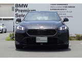 BMWの代名詞の【キドニーグリル】グリルが腎臓のように見えるので【キドニー】と呼ばれるようになりました。一目見ただけでBMWであると認識できる確固たるアイコンとして存在感を放ちます。