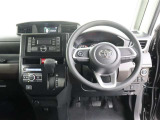 運転席から各種ボタンの操作がしやすいように設計されたデザイン。シンプルなつくりなので、運転が苦手な方も安心して運転することができます。